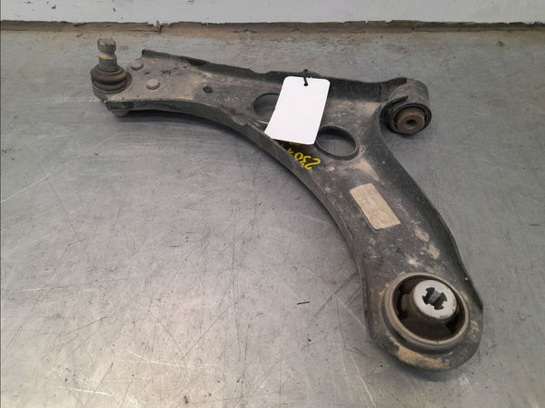 Triangle inf avg Opel CORSA F Corsa-e (68) (2019)