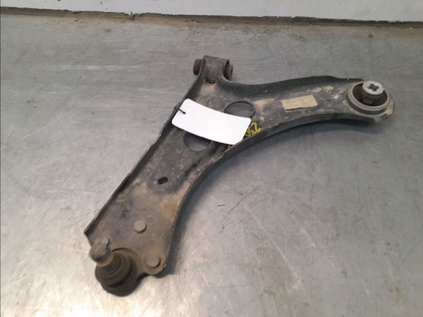Triangle inf avg Opel CORSA F Corsa-e (68) (2019)
