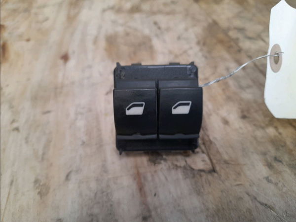 Commande lève-glace porte avant gauche Citroën C3 III (SX) 1.2 puretech 82 (2018) 5 portes