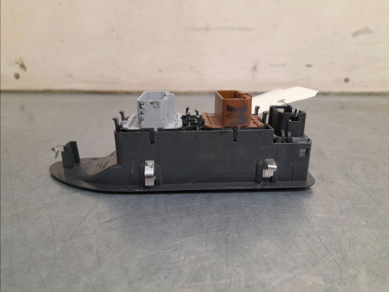 Commande lève-glace porte avant gauche Renault VEL SATIS (BJ0_) 2.2 dci (bj0e, bj0f, bj0g, bj0h) (2004)