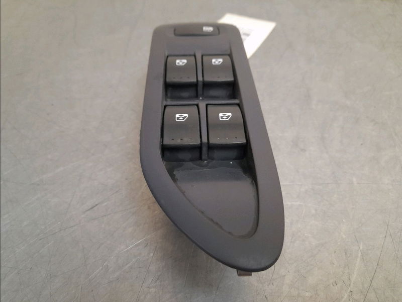 Commande lève-glace porte avant gauche Renault VEL SATIS (BJ0_) 2.2 dci (bj0e, bj0f, bj0g, bj0h) (2004)
