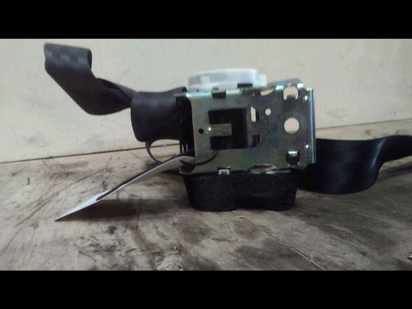 Ceinture arrière droite Peugeot 3008 Monospace (0U_) 2.0 hdi hybrid4 (0urhca) (2011-2016)
