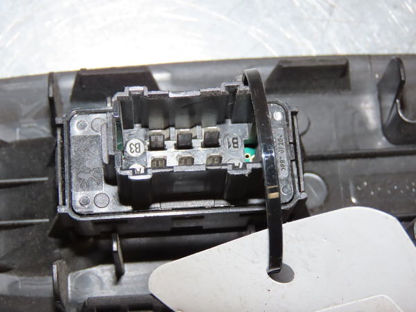 Commande lève-glace porte avant droite Citroën DS3 (SA_) 1.6 hdi 90 (2009-2015) 3 portes