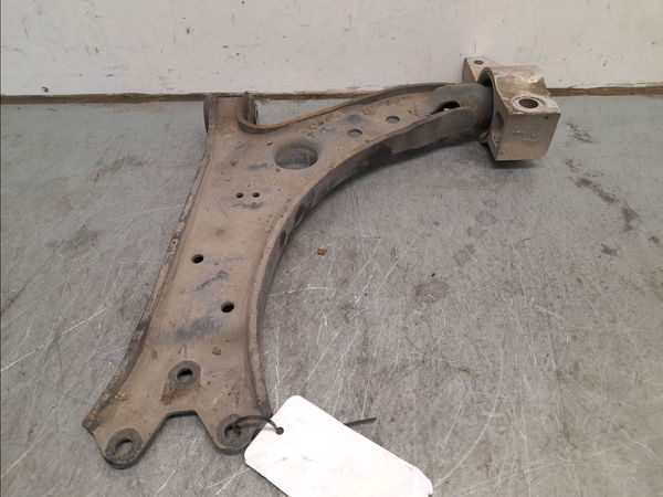Triangle inf avg Audi A3 (8P1) 1.9 tdi (2003-2010) 3 portes