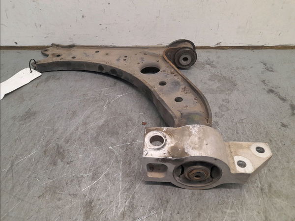 Triangle inf avg Audi A3 (8P1) 1.9 tdi (2003-2010) 3 portes