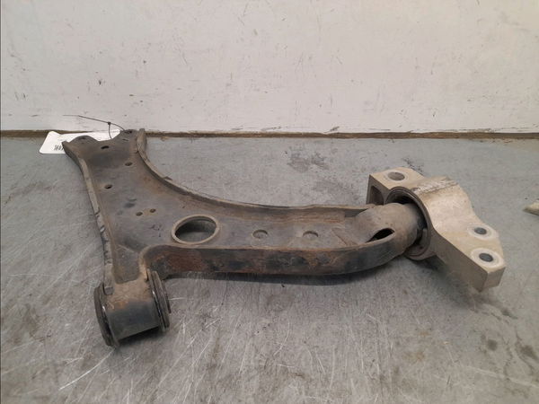 Triangle inf avg Audi A3 (8P1) 1.9 tdi (2003-2010) 3 portes
