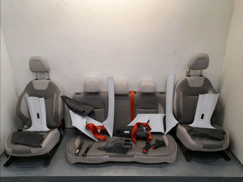 Interieur complet Peugeot 208 I (CA_, CC_) 1.6 hdi (2012) 5 portes