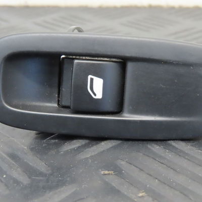 Commande leve-glace porte arrière droite Citroën C4 PICASSO II 1.6 bluehdi 120 (2014)
