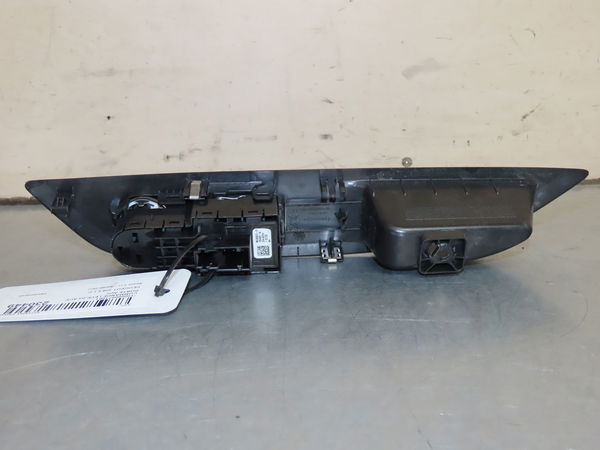 Commande lève-glace porte avant gauche Peugeot 208 II (UB_, UP_, UW_, UJ_) 1.2 puretech 75 (2019)