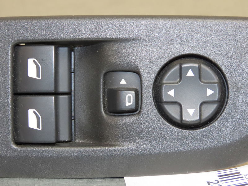 Commande lève-glace porte avant gauche Peugeot 208 II (UB_, UP_, UW_, UJ_) 1.2 puretech 75 (2019)