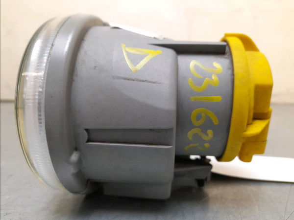 Phare antibrouillard avant droit Peugeot 1007 (KM_) 1.6 16v (2005)