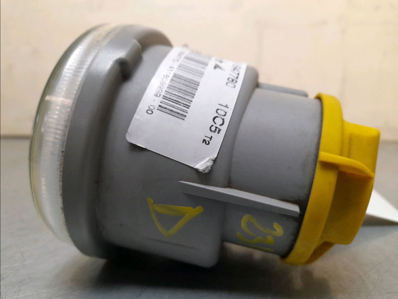 Phare antibrouillard avant droit Peugeot 1007 (KM_) 1.6 16v (2005)