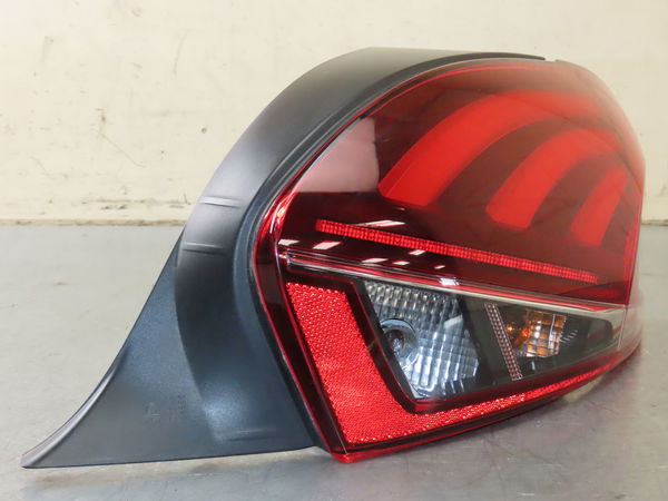 Feu arrière droit PEUGEOT 208