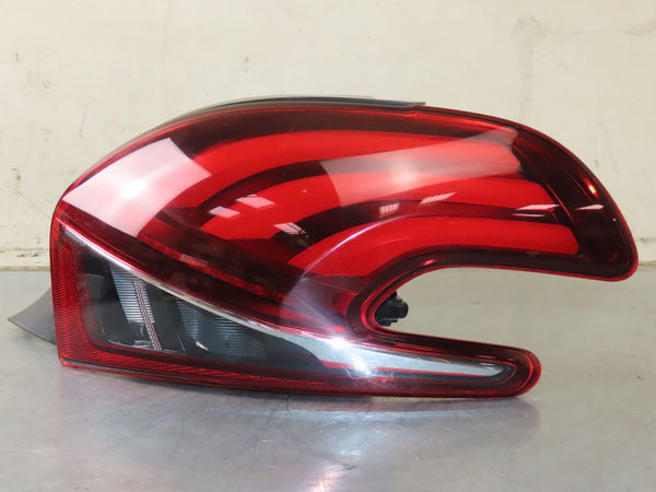 Feu arrière droit PEUGEOT 208