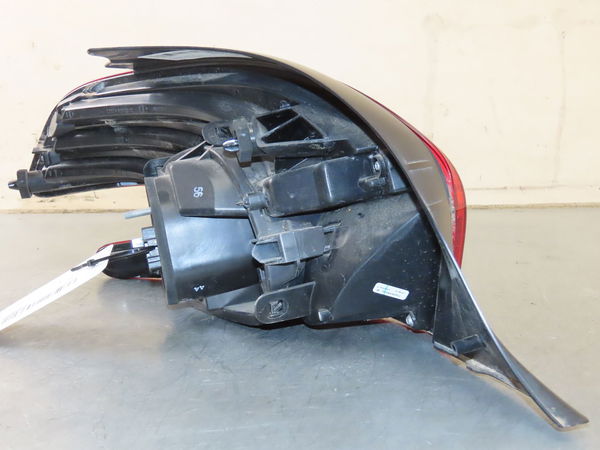 Feu arrière droit PEUGEOT 208