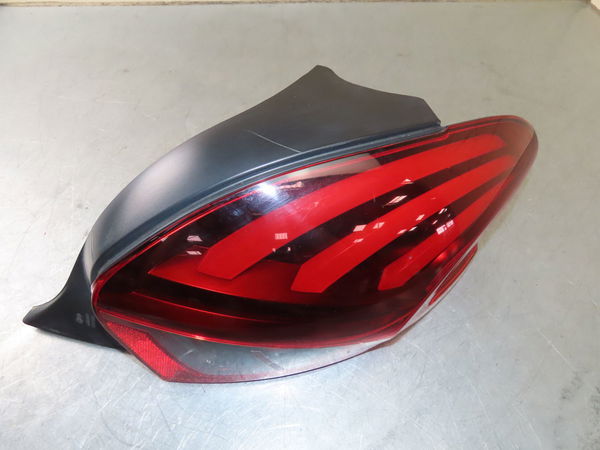 Feu arrière droit PEUGEOT 208