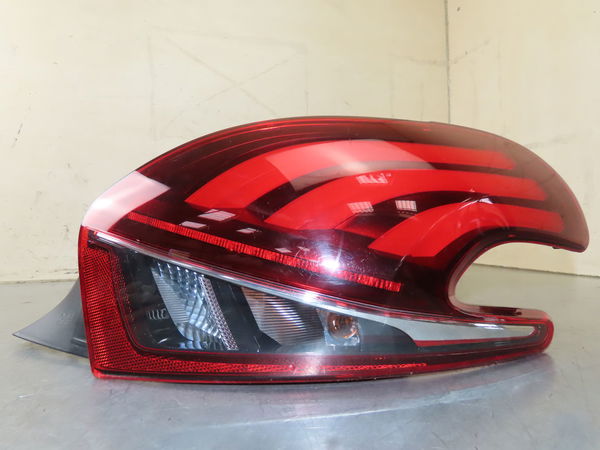Feu arrière droit PEUGEOT 208