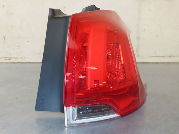 Feu arrière droit PEUGEOT 2008