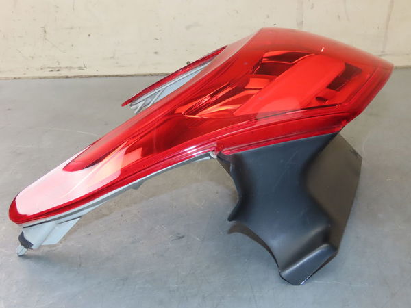 Feu arrière droit PEUGEOT 2008