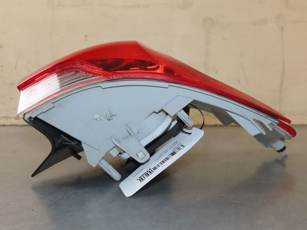 Feu arrière droit PEUGEOT 2008