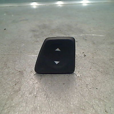 Commande lève-glace porte avant gauche Fiat 500 (312_) 1.2 (312axa1a) (2007) 3 portes