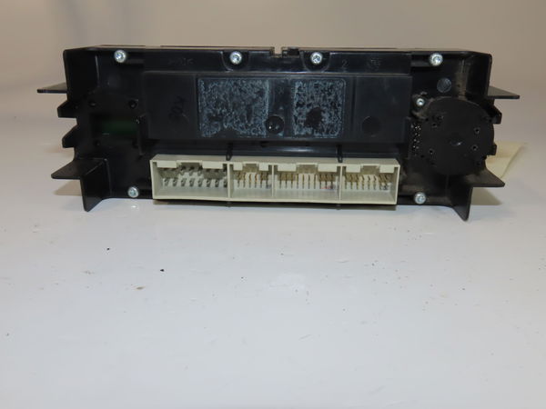 Commande de chauffage Volkswagen PASSAT B5 Variant (3B5) 2.3 vr5 (1997-2000)