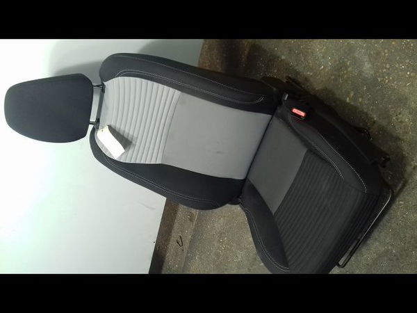 Siège avant droit Toyota YARIS (_P13_) 1.5 (nsp131_) (2017)