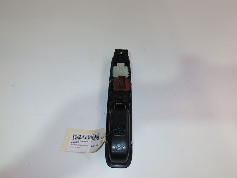 Commande lève-glace porte avant gauche Dacia SANDERO III 1.0 tce 100 eco-g (2021)