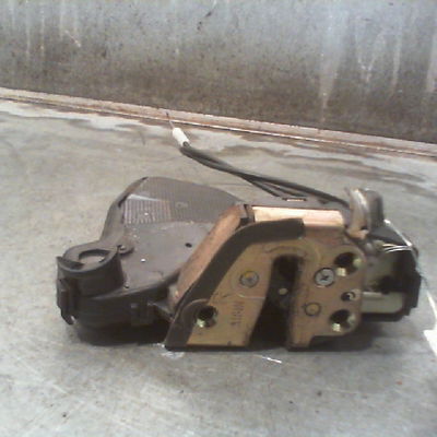 Serrure porte avd TOYOTA AVENSIS