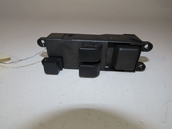 Commande lève-glace porte avant gauche Nissan MICRA II (K11) 1.0 i 16v (1992-2000)