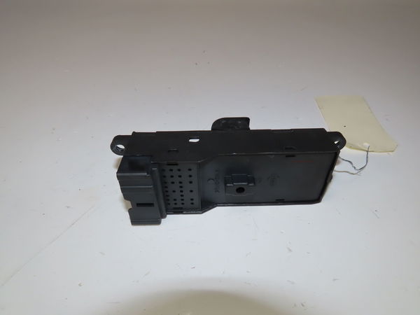 Commande lève-glace porte avant gauche Nissan MICRA II (K11) 1.0 i 16v (1992-2000)