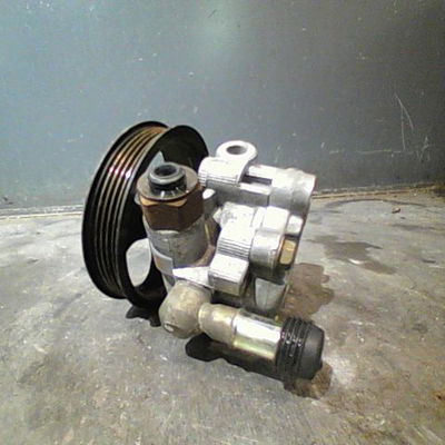 Pompe direction assistee Toyota RAV 4 II (_A2_) 2.0 d 4wd (cla20_, cla21_) (2001-2005)