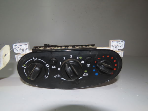 Commande de chauffage Dacia DUSTER (HS_) 1.5 dci 4x4 (hsmc, hsmd) (2010-2018) 5 portes