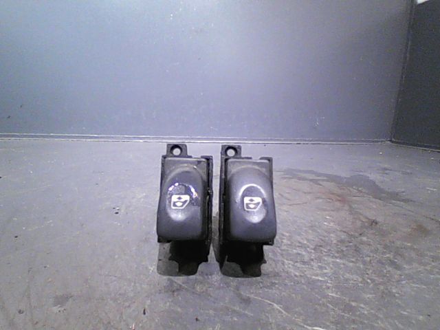 Commande lève-glace porte avant gauche Renault ESPACE III (JE0_) 2.0 (je0a) (1996-2000)
