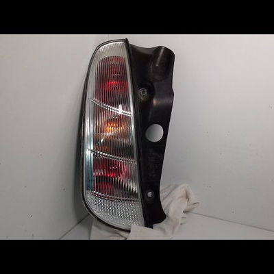 Feu arrière gauche Lancia YPSILON (843_) 1.3 d multijet (843.axe11, 843.axe1a) (2006-2011)