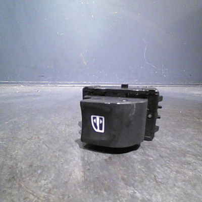 Commande leve-glace porte arrière gauche Renault MEGANE III Grandtour (KZ0-1) 1.5 dci (kz09, kz0d, kz1g, kz29, kz14, kz1w, kz10,