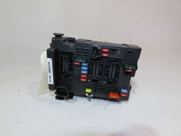 Boite a fusibles Peugeot 206 (2L_, 2M_) 1.4 hdi eco 70 (2009-2013) 5 portes