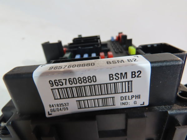 Boite a fusibles Peugeot 206 (2L_, 2M_) 1.4 hdi eco 70 (2009-2013) 5 portes