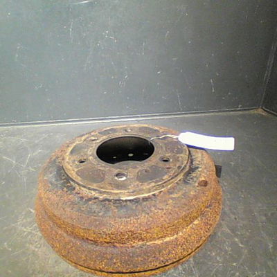 Tambour arrière gauche Mitsubishi L200 (K3_T, K2_T, K1_T, K0_T) 2.5 td 4wd (k34t) (1992-1996)