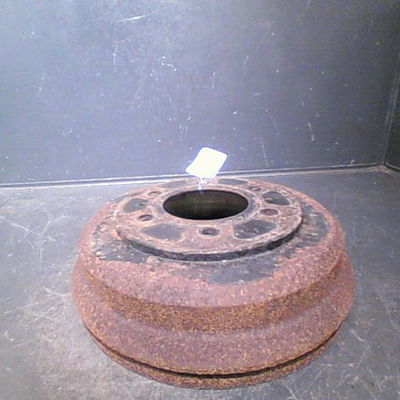 Tambour arrière droit Mitsubishi L200 (K3_T, K2_T, K1_T, K0_T) 2.5 td 4wd (k34t) (1992-1996)