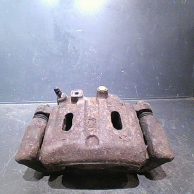 Etrier de frein avant gauche Mitsubishi L200 (K3_T, K2_T, K1_T, K0_T) 2.5 td 4wd (k34t) (1992-1996)