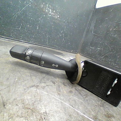 Commande clignotant Peugeot 206 3-5 portes (2A-C) 1.9 d (1998-2001) 5 portes