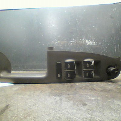 Commande lève-glace porte avant gauche Audi A4 B6 Avant (8E5) 2.5 tdi quattro (2001-2004)