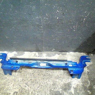 Traverse supérieure armature avant Peugeot BIPPER TEPEE 1.3 hdi 75 (2010)