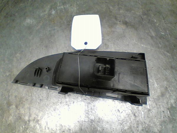 Commande lève-glace porte avant gauche Seat LEON (1P1) 2.0 tdi (2005-2010)