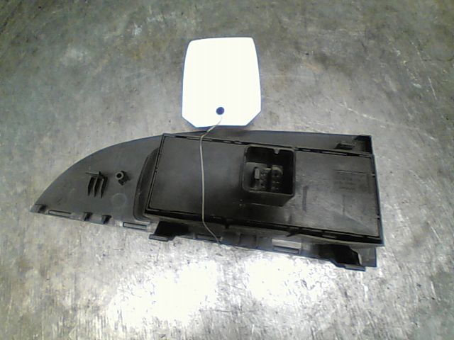 Commande lève-glace porte avant gauche Seat LEON (1P1) 2.0 tdi (2005-2010)