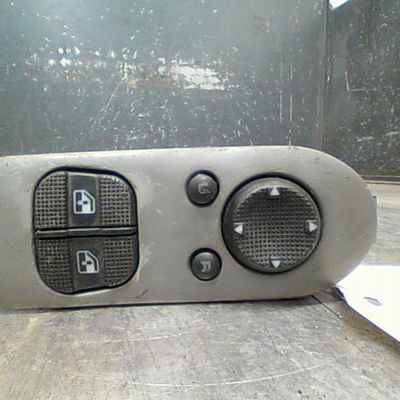 Commande lève-glace porte avant gauche Seat ALHAMBRA (7V8, 7V9) 1.9 tdi (1996-2010)