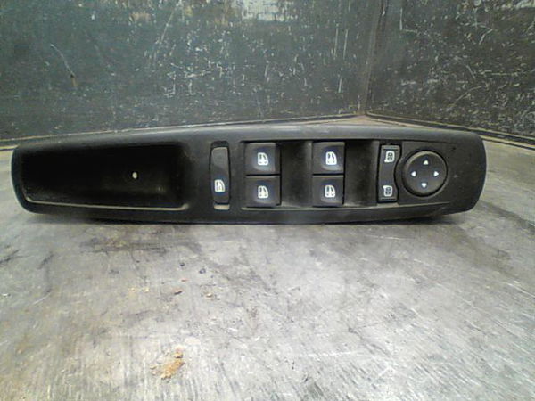 Commande lève-glace porte avant gauche Renault MEGANE III 3-5 portes (BZ0-1_, B3_) 1.5 dci (2009)