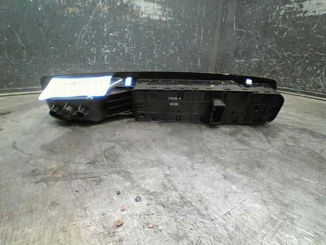 Commande lève-glace porte avant gauche Renault MEGANE III 3-5 portes (BZ0-1_, B3_) 1.5 dci (2009)