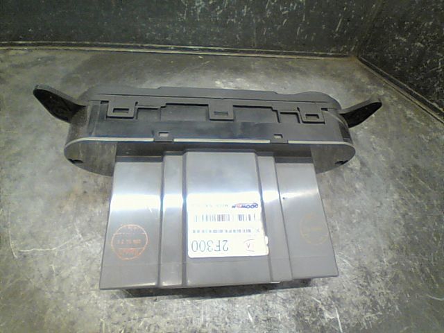 Commande de chauffage Kia CERATO I 3-5 portes (LD) 2.0 crdi (2004-2006)